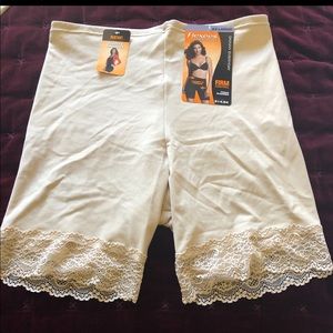 Shapes and smoothes size XXL